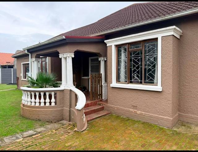 3 BEDROOM HOUSE FOR SALE IN BOSTON